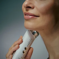 Lom� Lumina Pro - 6-i-1 med RF, EMS, LED Lysterapi &amp; K�lefunktion